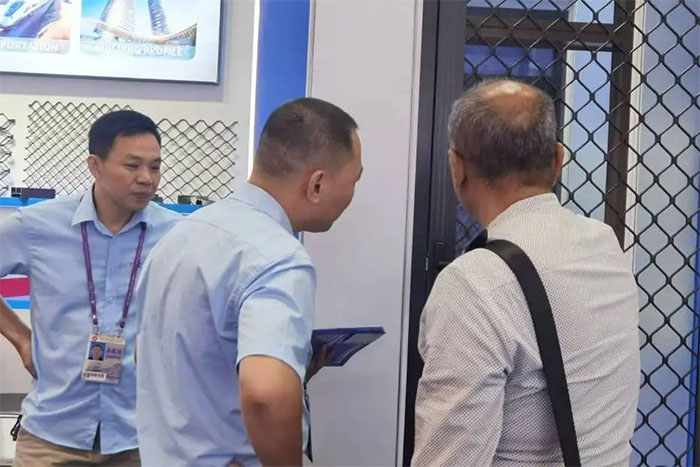 1730361912921128.jpg 廣州廣交會(huì)中亞鋁業(yè)